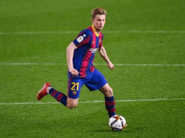 1651335628900096961.jpg 德容.jpg